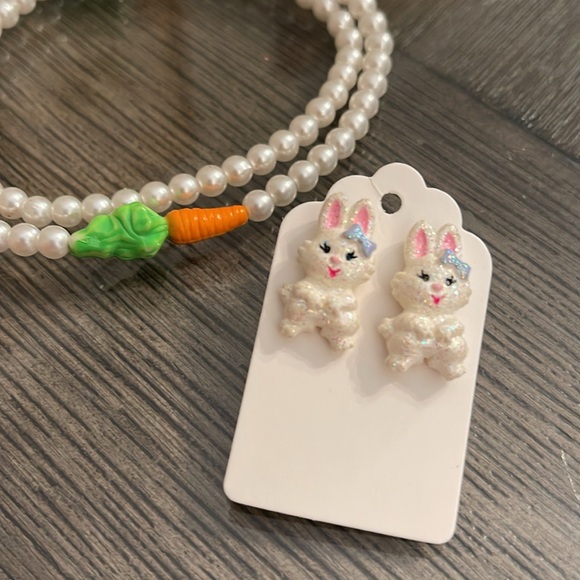 Vintage Resin Rabbit Earrings with Elastic Faux Pearl & Carrot Necklace - Picture 14 of 15